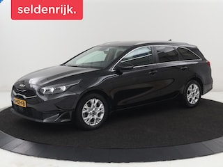 Kia Ceed 1.5 T-GDi DynamicPlusLine | Stoelverwarming | Adaptive cruise | Camera | Carplay | Half leder | Stuurverwarming | Navigatie | Full LED | Side Assist | Climate control | Parkeerhulp | Keyless | Elektrische klep