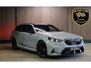 BMW 5-serie Touring M5|B&W|Pano|Hud|Stoelvent|360|2026|Fabrieksgarantie|2tone|727pk|Driving Assistant Pro|Carbon|Laserlights|comf.
