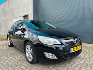 Opel Astra 1.4i Turbo Edition CLIMA NAVI PDC NAP