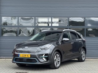 Kia Niro E-NIRO DYNAMICPLUSLINE 64 KWH (100% SOH) I V/D EERSTE EIGENAAR I 3-FASE LADEN I SCHUIF/KANTELDAK I P-CAMERA