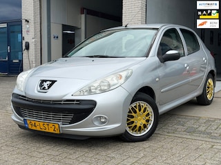 Peugeot 206 1.4 XS/ 5drs/ nap/ goede onderhouden/ 1jaar apk/ zeer nette auto.