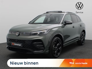 Volkswagen Tiguan 1.5 eHybrid R-Line Edition 272PK DSG Pano-Schuifdak, Black Style, Leder, Memorystoel, Trekhaak, 20" LM Velgen, Head-Up Display, Matrix LED-Verlichting, 360gr. Camera, Navi, Elektr. Achterklep