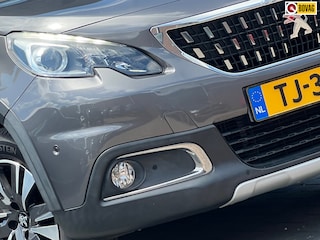 Peugeot 2008 1.2 PureTech Allure 110pk Automaat - Gris Platinium - Panorama/Cruise/Clima