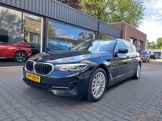 BMW 5-serie Touring 520e Business Edition Plus Navi Leer Achteruitrijcamera Electrische verstelbare stoel 18 inch Stoelverwarming