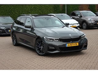 BMW 3-serie Touring 330i High Exe. M Sport / Panoramadak / Camera / Leder / CarPlay / 19'' / Sportstoelen / Stoelverwarming / DAB / Cruise Control / Getint glas