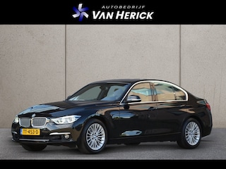 BMW 318i Luxury Edition Automaat | Sportstoelen | Achteruitrijcamera | Schuif/Kanteldak