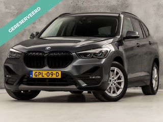 BMW X1 xDrive25e High Executive 221Pk Automaat (GROOT NAVI, CLIMATE, STOELVERWARMING, GETINT GLAS, SPORTSTOELEN, CAMERA, ELEK ACHTERKLEP, NIEUWE APK, NIEUWSTAAT)