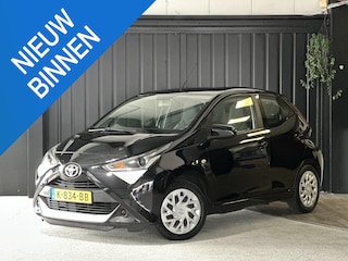 Toyota Aygo 1.0 VVT-i x-play | 1 Eigenaar | Camera | Apple Carplay/Android Auto | Airco | Hill Hold Functie |