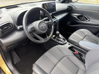 Toyota Yaris Cross 1.5 Hybrid Launch Edition | Panoramadak | Navigatie | Treeplanken | Stoel en stuurverwarming