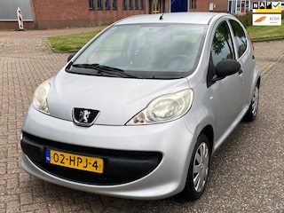 Peugeot 107 1.0-12V XR 5-Drs Stuurbekrachtiging Audio/CD EBD 2 x airbag Getint glas ABS Colorpakket Dealeronderhoud Nieuwe Apk!