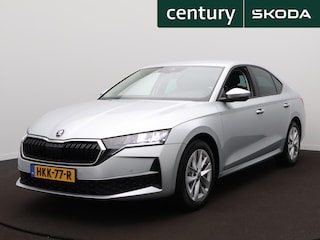 Skoda Octavia First Edition 1.5 TSI m-HEV 85 kW / 115 PK Hatchba Automaat - Navigatie - Clima - 17 Inch - Camera