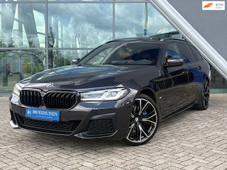 BMW 5-serie Touring 530e xDrive High Executive M-sport 292pk Schuifdak / Trekhaak / 360 Camera