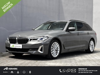 BMW 530e xDrive Luxury Line / Dealer onderhouden / Accu SoH 90 % / EAER 52 km / 2.000 kg Elektrische trekhaak / Elektrische stoelen & klep / Stuur- en stoelverwarming / Apple Carplay Android / 18" LM wielen & All Season banden /