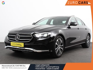 Mercedes-Benz E-klasse 300e Avantgarde PHEV Automaat Climate control Adaptieve cruise control Parkeersensoren Camera Panoramadak Verwarmde voorstoelen Keyless Lcihtmetalen velgen Led