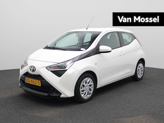 Toyota Aygo 1.0 VVT-i x-play CAMERA | AIRCO | RADIO | BLUETOOTH | CRUISE | LEDER-STUURWIEL | 12 MAANDEN BOVAG GARANTIE |
