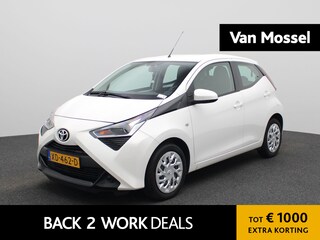 Toyota Aygo 1.0 VVT-i x-play CAMERA | AIRCO | RADIO | BLUETOOTH | CRUISE | LEDER-STUURWIEL | 12 MAANDEN BOVAG GARANTIE |