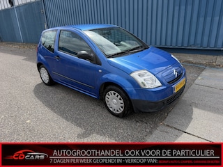 Citroën C2 1.4i Ligne Prestige Inruilauto’s tegen vaste prijzen. Voor meer info: 0638140850 Bij de verkoop van gebruikte voertuigen door CD-Cars wordt geen standaard garantie verstrekt. De koper aanvaardt het voertuig in de staat waarin het zich bevindt op het moment van aankoop