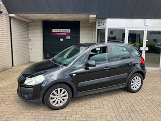 Suzuki SX4 1.6 Comfort / DEALER SERVICED / HOGE INSTAP / AIRCO / APK 2027 / CAMERA / ALU VELGEN