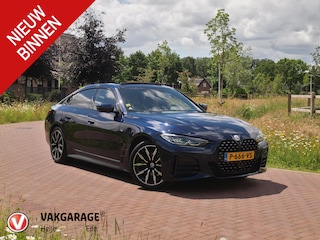 BMW 420i Business Edition Plus | M-Pakket | Panoramadak | Camera | Sfeerverlichting | Leer |