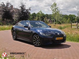 BMW 420i Business Edition Plus | M-Pakket | Panoramadak | Camera | Sfeerverlichting | Leer |