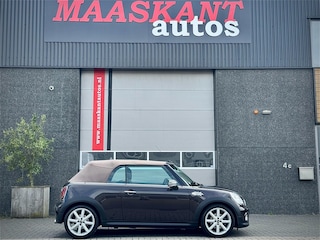 Mini Cooper 1.6 120pk Cooper / Highgate Chili / NL auto / Navi / New softtop / THE CHOCOLATE MINI!