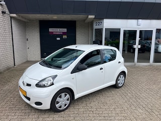 Toyota Aygo 1.0-12V Access / 5 DEUREN / ZUINIG / LAGE WEGENBELASTING / NETTE STAAT