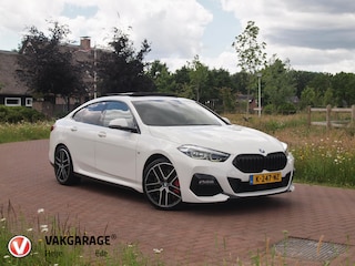 BMW 218i High Executive Edition | M-Performance Pakket | Panoramadak | Camera | Trekhaak | Sfeerverlichting | Apple Carplay |