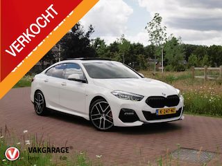 BMW 218i High Executive Edition | M-Performance Pakket | Panoramadak | Camera | Trekhaak | Sfeerverlichting | Apple Carplay |