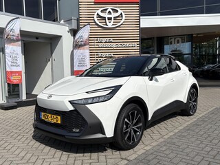 Toyota C-HR 2.0 Plug-in Hybrid 220 Dynamic BI-TONE 1E-EIG STUUR/STOELVERWARMING BLIND SPOT KEYLESS 18'' LMV