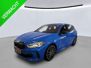 BMW 118i High Executive Edition NL-AUTO | M-PAKKET | LEDER | SFEER VERLICHTING