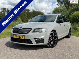 Skoda Octavia Combi 2.0 TSI RS 230 / Panoramadak / RS Schaalstoelen / Apple CarPlay-Android Auto / Stoelverwarming / Navi / Cruise