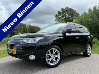Mitsubishi Outlander 2.0 PHEV Instyle Automaat | SOH 99,4% | Schuif-/Kanteldak | Leder | Camera | Navi | Clima | Trekhaak | PDC |