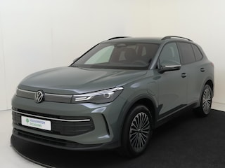 Volkswagen Tiguan 1.5 eHybrid Life Edition | SoH 100% | Trekhaak | Adaptieve demping | Navigatie | Parkeerassistent | Dodehoek detectie | Keyless | Stoelverwarming voor en achter |