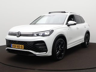 Volkswagen Tiguan 1.5 eHybrid R-Line Edition Automaat - Panoramaschuif-kanteldak - IQ light - Trekhaak - Navigatie - Park Assist - 360 Camera