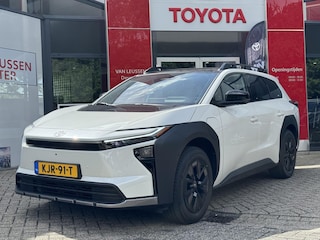 Toyota bZ4X Touring Executive AWD 75 kWh PANODAK JBL-AUDIO 1500KG TREKGEW STOELVERW/KOELING STUURVERW BLIND SPOT WARMTEPOMP EL-ACHTERKLEP