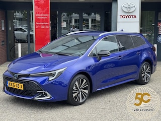 Toyota Corolla Touring Sports Hybrid 140 Dynamic NIEUW DIRECT LEVERBAAR MET HOGE KORTING STOELVERWARMING PARK-SENSOREN KEYLESS