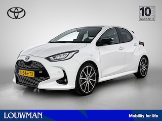 Toyota Yaris 1.5 Hybrid GR Sport Premium Pack | BTW Voertuig | JBL | Head-Up Display | Dodehoek detectie | Panoramadak | Stoel+stuurverwarming | Parkeersensoren voor+ achter | Draadloze telefoonlader | Cruise control adaptive |