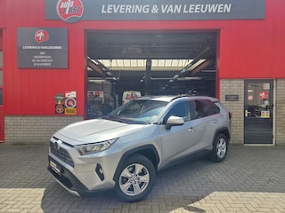 Toyota RAV4 2.5 Hybrid Dynamic/ Camera rondom/ Parkeersensoren voor + achter/ Stoelverwarming/ Trekhaak/ Rijklaarprijs!