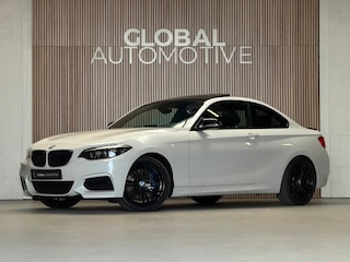 BMW 2-serie Coupé M240i xDrive Executive - SCHUIFDAK - M PERFORMANCE UITLAAT - HARMAN KARDON