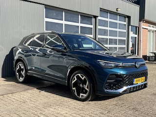 Volkswagen Tiguan 2.0 TDI R-Line Stoelverwarming Massage Apple carplay Virtueel display Achterruitrij camera Navigatiesysteem