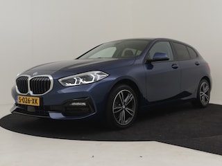 BMW 118i AUTO | Half lederen bekleding | Achteruitrijcamera | Cruise control | Navigatie | Stoelverwarming  | 17" LMV