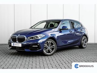 BMW 118i AUTO | Half lederen bekleding | Achteruitrijcamera | Cruise control | Navigatie | Stoelverwarming  | 17" LMV