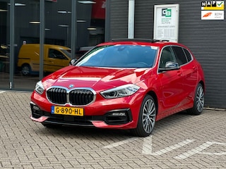BMW 118i Executive Edition/PANO-DAK/NAVI/CARPLAY/LED/NL AUTO NAP!!