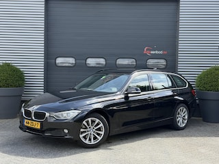 BMW 3-serie Touring 320d Upgrade Edition | Navigatie | Lederen Bekleding | Airco | Lichtmetalen Velgen |
