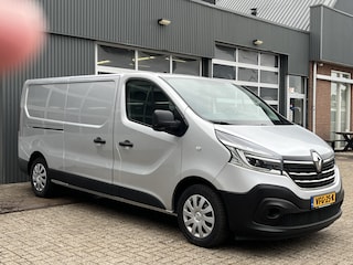 Renault Trafic 2.0 dCi 120pk L2H1 Airco Cruise control Trekhaak 2000kg trekgewicht Parkeersensoren achter 3-Persoons Bluetooth telefoonverbinding 1e eigenaar Euro 6