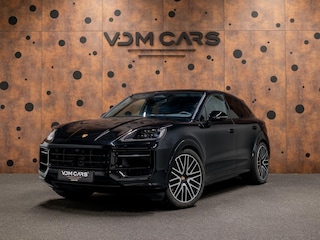 Porsche Cayenne 3.0 E-Hybrid Black Edition | SportDesign | Trekhaak | Achterasbest. | Sportuitlaat | HUD | Bijrijdersdisplay |