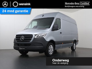 Mercedes-Benz Sprinter 319 CDI 190 PK | L2 H2 | AUTOMAAT | PRO | LED | KUNSTLEDER ZWART BEKLEDING | CAMERA | BETIMMERDE LAADRUIMTE | CARPLAY EN ANDROID AUTO | CRUISE | AIRCO | 17" LICHTMETALEN VELGEN | LUCHTGEVEERDE BESTUURDERSSTOEL