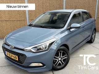 Hyundai i20 1.2 HP i-Motion Comfort Trekhaak | Climate control | Rijstrooksensor | Cruise control | Lichtmetalen velgen | Elektrische ramen voor en achter | Elektrisch inklapbare spiegels | Parkeersensoren achter