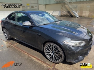 BMW 2-serie Coupé DCT 370PK NIEUWSTAAT I NL-AUTO I NAP I DEALER-ONDERHOUDEN I I 19" I Harman kardon I Leer I Schuifdak I Memory I Camera I Led I Carplay I Carbon I