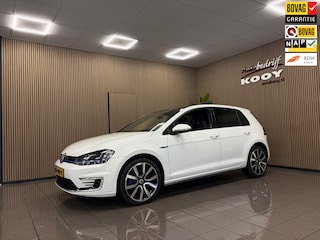 Volkswagen Golf 1.4 TSI GTE * Automaat / NL auto / Panorama dak / Nw staat *